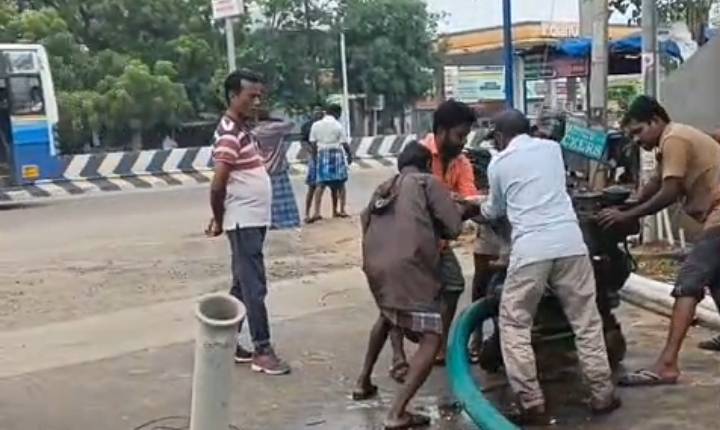மேயர் ஜெகன் பெரியசாமி ஒருங்கிணைப்பில் மழைநீர் அகற்றம் துரிதம் – பணிகளை நேரில் கண்காணித்து வேகப்படுத்தும் கவுன்சிலர் ரெங்கசாமி!!