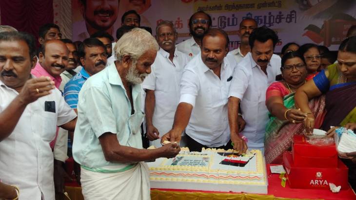 “துணை முதல்வர் உதயநிதி ஸ்டாலின் பிறந்தநாளை முன்னிட்டு – தூத்துக்குடியில் மேயர் ஜெகன் பெரியசாமி தலைமையில் கேக் வெட்டி கொண்டாட்டம்”