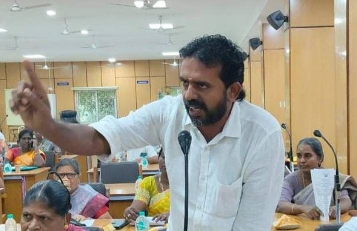 தூத்துக்குடி மாநகராட்சி கூட்டத்தில் பொதுப்பிரச்சினைகளை தீவிரமாக முன்வைத்த அதிமுக கவுன்சிலர் மந்திரமூர்த்தி!!