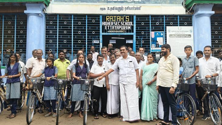 எட்டையாபுரம் ராஜா மேல்நிலைப்பள்ளியில் மாணவ–மாணவிகளுக்கு விலையில்லா மிதிவண்டிகள் வழங்கிய G.V. மார்கண்டேயன் MLA!!