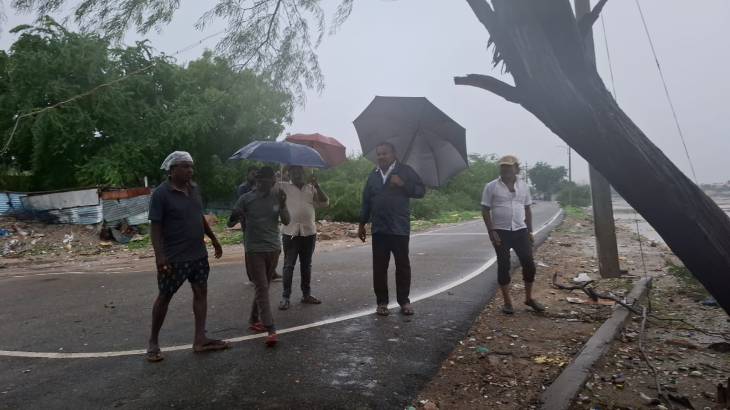 தூத்துக்குடியில் கனமழை பகுதிகளை மேயர் ஜெகன் பெரியசாமி ஆய்வு!!
