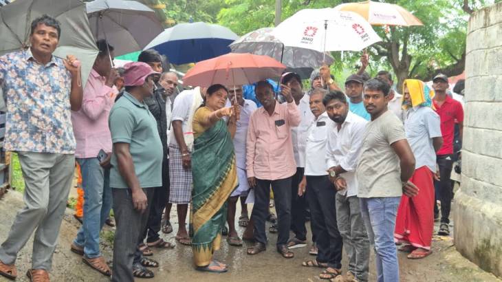 கொட்டும் மழையிலும் பொன்னாண்டி நகர் மழை நிலையை நேரில் ஆய்வு செய்த அமைச்சர் கீதாஜீவன்!!
