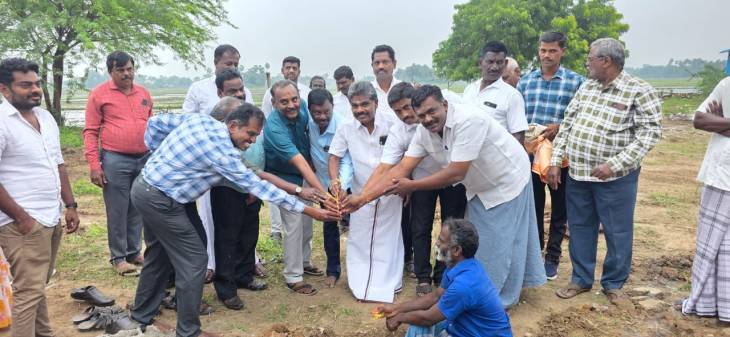 எம்.சி.சண்முகையா தலைமையில் கருங்குளம் ஊராட்சி ஒன்றியத்தில் 55 லட்சம் ரூபாய் மதிப்பீட்டில் மூன்று வளர்ச்சிப் பணிகள் தொடக்கம்!!