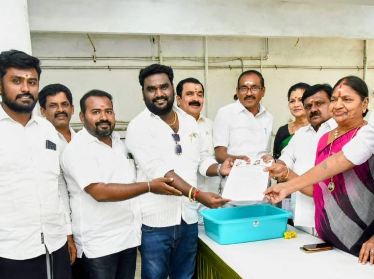 தூத்துக்குடி தொகுதியில் எடப்பாடி பழனிச்சாமி போட்டியிட வேண்டும் – அதிமுக நிர்வாகிகள் விருப்ப மனு!!