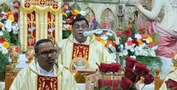 கோவில் திருப்பலியில் அரசியல் விமர்சனம்: பாதிரியார் உரைக்கு எதிர்ப்பு – டிவிகே (தமிழக வெற்றிக் கழகம்) நிர்வாகிகள் கண்டனம்!!