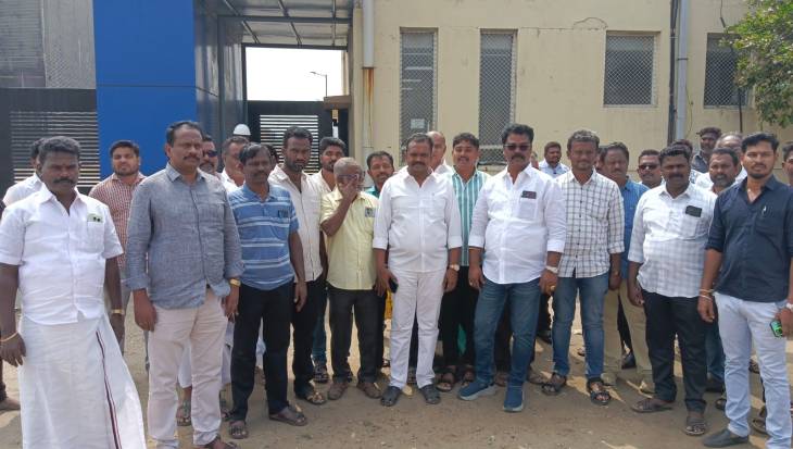 உலர் சாம்பல் விநியோகத்தில் வெளிப்படைத்தன்மை கோரி தூத்துக்குடி எஸ்.இ.பி.சி அனல் மின் நிலையம் முற்றுகை!!