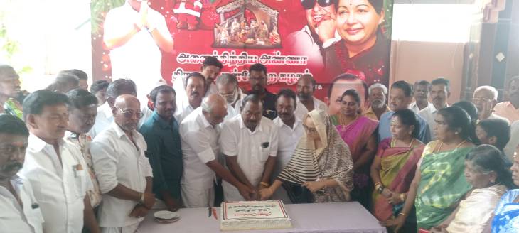 “சி.த. செல்லப்பாண்டியன் தலைமையில் தூத்துக்குடி மாவட்ட அதிமுக வர்த்தக அணி கிறிஸ்துமஸ் விழா – கேக் வெட்டி, அறுசுவை மதிய உணவு வழங்கி கொண்டாட்டம்”