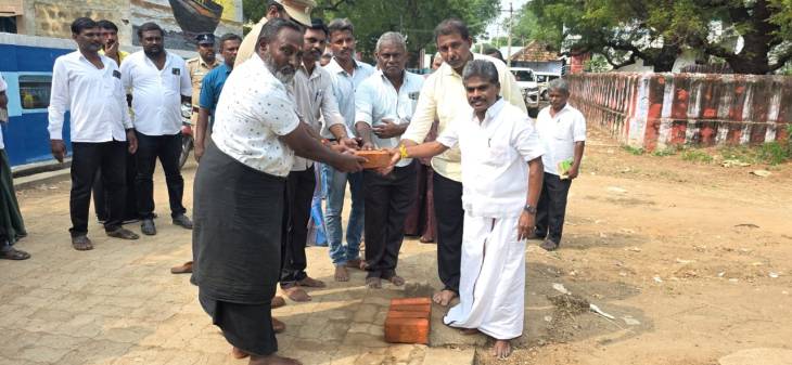 எம்சி.சண்முகையா எம்எல்ஏ அடிக்கல் நாட்டி தொடக்கம் – ஒட்டப்பிடாரம் ஊராட்சி ஒன்றியத்தில் ரூ.12.02 லட்சம் மதிப்பீட்டில் குடிநீர், வாறுகால் பணிகள்!!