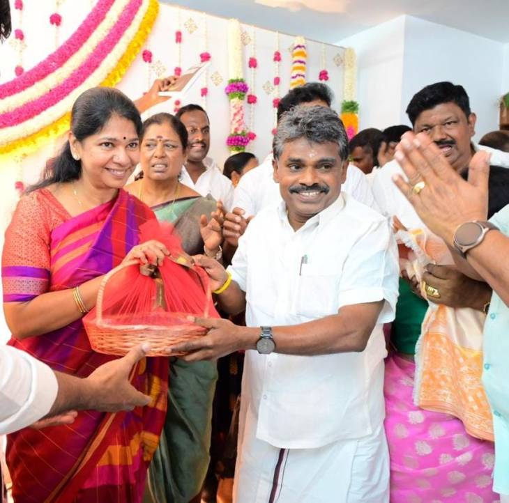 எம்பியும், கவிஞருமான கனிமொழி கருணாநிதிக்கு பிறந்தநாள் வாழ்த்து தெரிவித்தார் எம்.சி.சண்முகையா எம்எல்ஏ!!