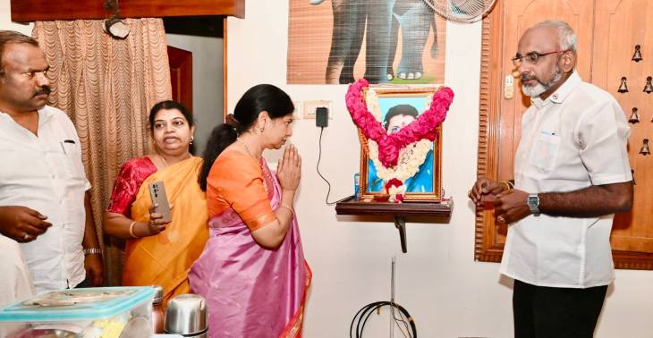 தூத்துக்குடி திமுக நிர்வாகி தாயார் மறைவு: கனிமொழி எம்.பி. நேரில் அஞ்சலி, குடும்பத்தினருக்கு ஆறுதல்!!