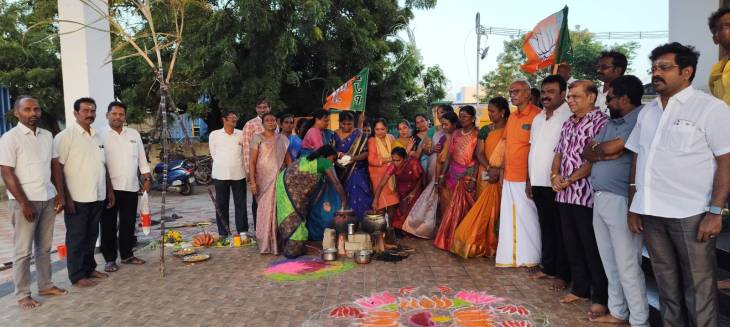 வேஷ்டி–சேலை, மண்பானை, ‘பொங்கலோ பொங்கல்’ குலவை!
தூத்துக்குடியில் சமூக ஒற்றுமையைப் பேச வைத்த ‘நம்ம ஊர் மோடி பொங்கல்’ விழா!!
