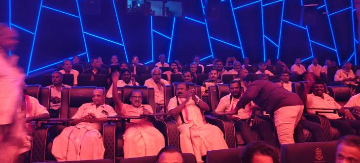 காலத்தால் அழியாத காவியம் “நம் நாடு” – ரசிகர்களுடன் இணைந்து கொண்டாடிய வர்த்தக அணி செயலாளர் சி.த. செல்லப்பாண்டியன்!!