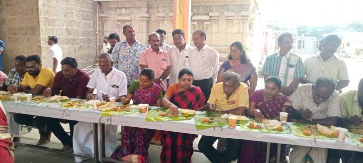 அண்ணா நினைவில் சமபந்தி விருந்து – பொதுமக்களோடு அமர்ந்து உணவு அருந்திய அமைச்சர் கீதா ஜீவன்!!
