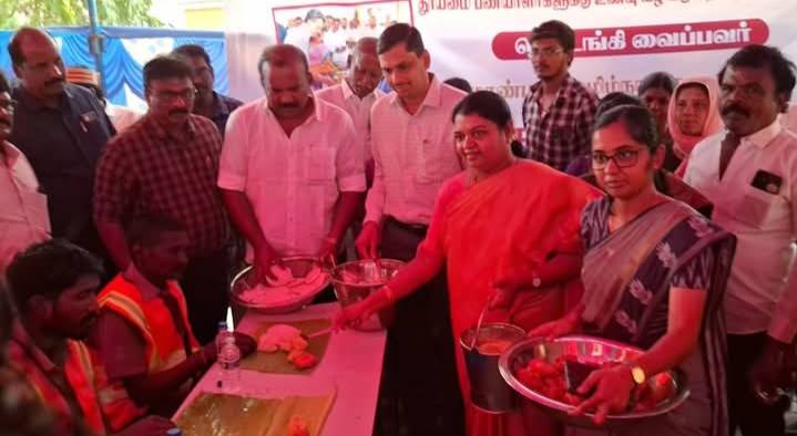 விடியற்கால பணிக்கு வலு சேர்க்கும் உணவு! தூத்துக்குடியில் தூய்மைப் பணியாளர்களுக்கு காலை உணவுத் திட்டம் தொடக்கம்!!