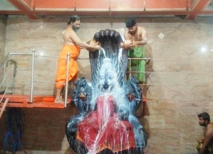 தூத்துக்குடியில் அமாவாசை சிறப்பு வழிபாடு: பிரத்தியங்கிரா தேவி பீடத்தில் 16 வகை அபிஷேகம், யாகம்!!