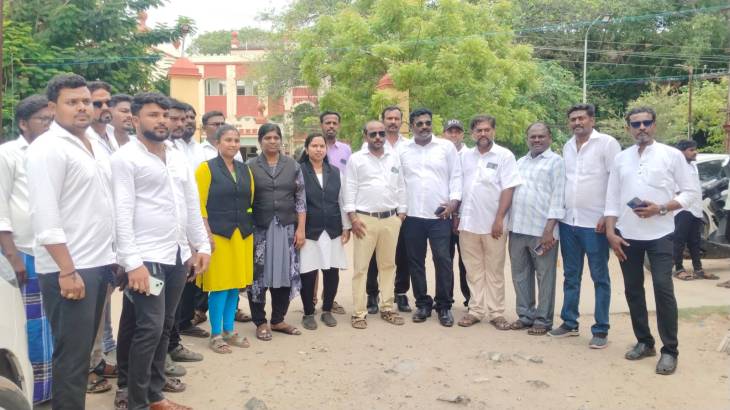 முதல்வர் ஜோசப் விஜய் பதவியேற்பு விழா கொண்டாட்டம்
தூத்துக்குடியில் வழக்கறிஞர் அணி இனிப்பு வழங்கி மகிழ்ச்சி!!