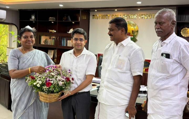“மரியாதை நிமித்த சந்திப்பு: மாவட்ட ஆட்சியரை சந்தித்த கீதாஜீவன்”