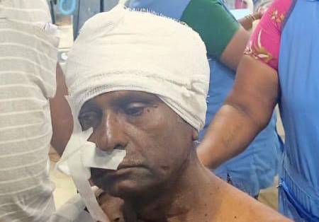 நடிகை தீபாவின் தந்தை மீது அரிவாள் வெட்டு தாக்குதல்
தூத்துக்குடியில் பரபரப்பு; 2 பேரை பிடித்து போலீசார் தீவிர விசாரணை!!
