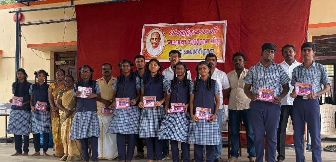 கல்வி வளர்ச்சி நாளில் மாணவர்களுக்கு தங்கம், வெள்ளி நாணயங்கள் வழங்கி கௌரவிப்பு – தருவைக்குளம் காமராஜர் நற்பணி மன்றத்தின் பாராட்டத்தக்க முயற்சி!!