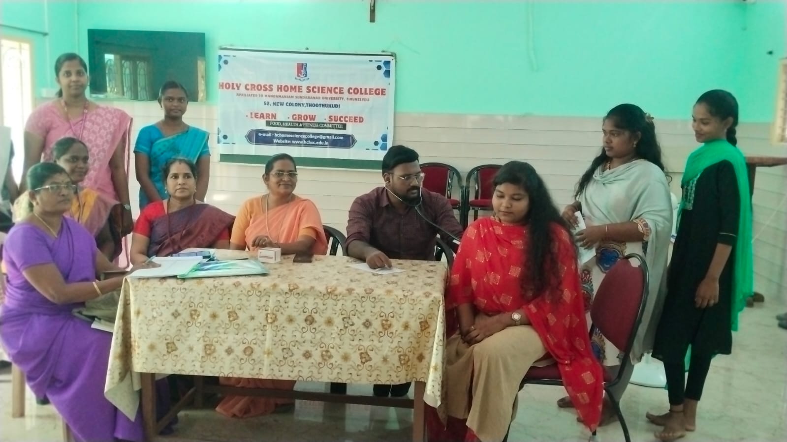 ஹோலி கிராஸ் ஹோம் சயின்ஸ் கல்லூரியில் மருத்துவ பரிசோதனை முகாம் – ஆசிரியர்கள், மாணவிகள் ஆர்வமுடன் பங்கேற்பு!!