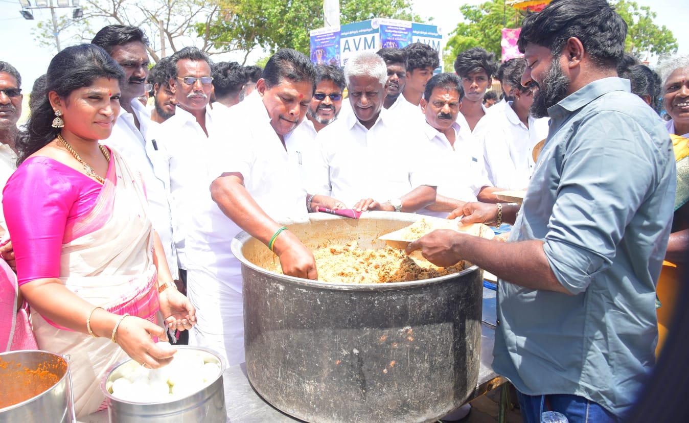பனிமய மாதா பேராலய திருவிழா: அன்னதானத்தை முன்னாள் அமைச்சர் அனிதா ராதாகிருஷ்ணன் எம்.எல்.ஏ தொடங்கி வைத்தார்!!