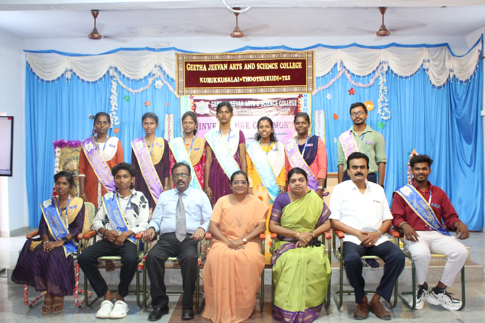 கீதாஜீவன் கலை மற்றும் அறிவியல் கல்லூரியில் மாணவர் பேரவை நிர்வாகிகள் பதவியேற்பு முன்னாள் அமைச்சர் கீதாஜீவன் பங்கேற்பு!!