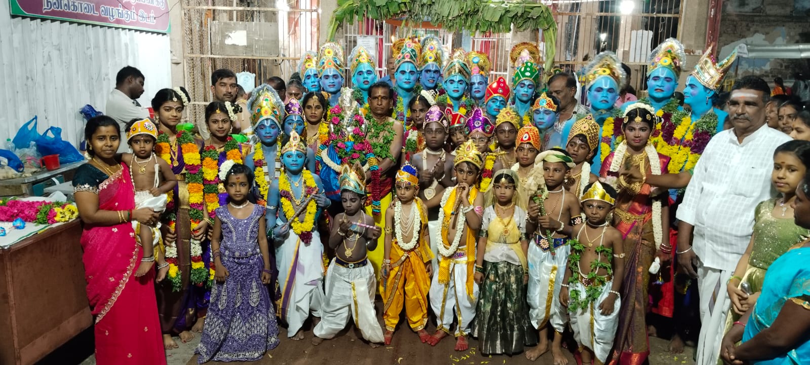 தூத்துக்குடி ஸ்ரீ கோகுல கிருஷ்ணன் கோவிலில் 52வது ஆண்டு கிருஷ்ண ஜெயந்தி உறியடி உற்சவ விழா கிருஷ்ணன், ராதை வேடமணிந்த சிறுவர், சிறுமிகள் சாமி தரிசனம்!!
