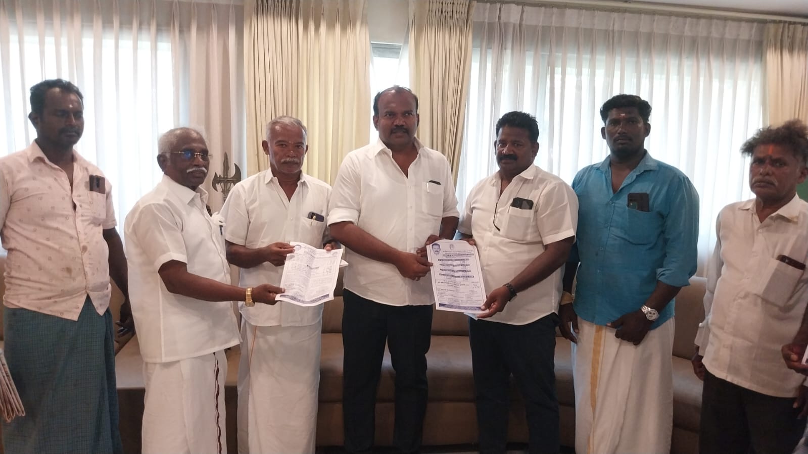 எனது தந்தை வழியில் தொழிலாளர்களின் நலனை காத்து வருகிறேன் – உப்பு தொழிலாளர்கள் பாராட்டு விழாவில் மேயர் ஜெகன் பெரியசாமி பேச்சு!!