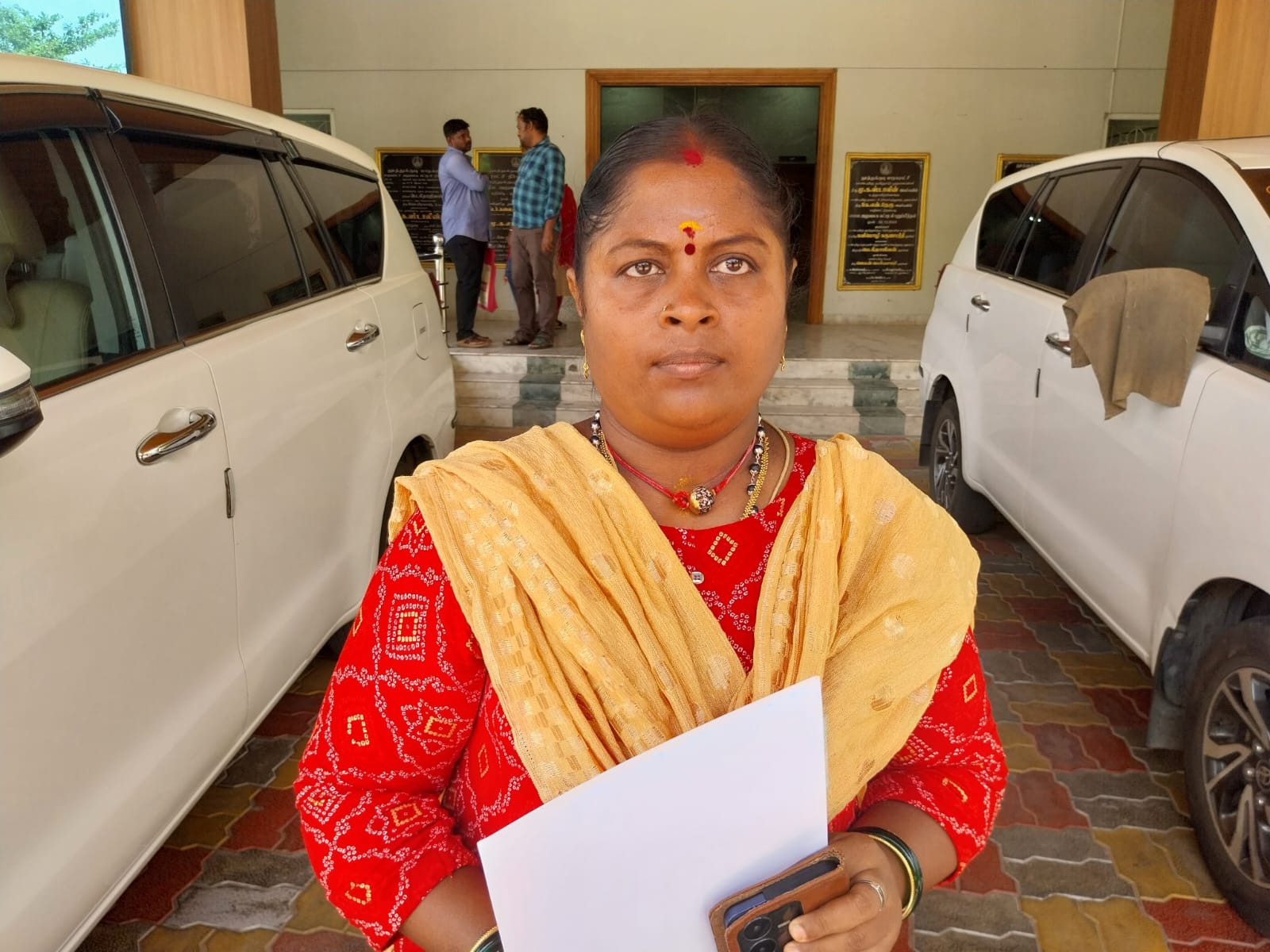 “என் மகன், மகளின் உயர்கல்விக்கு மேயர் ஜெகன் பெரியசாமியே காரணம்” – வாழ்நாள் முழுவதும் நன்றி மறக்க மாட்டோம்: பயனாளி பெண் நெகிழ்ச்சி!!