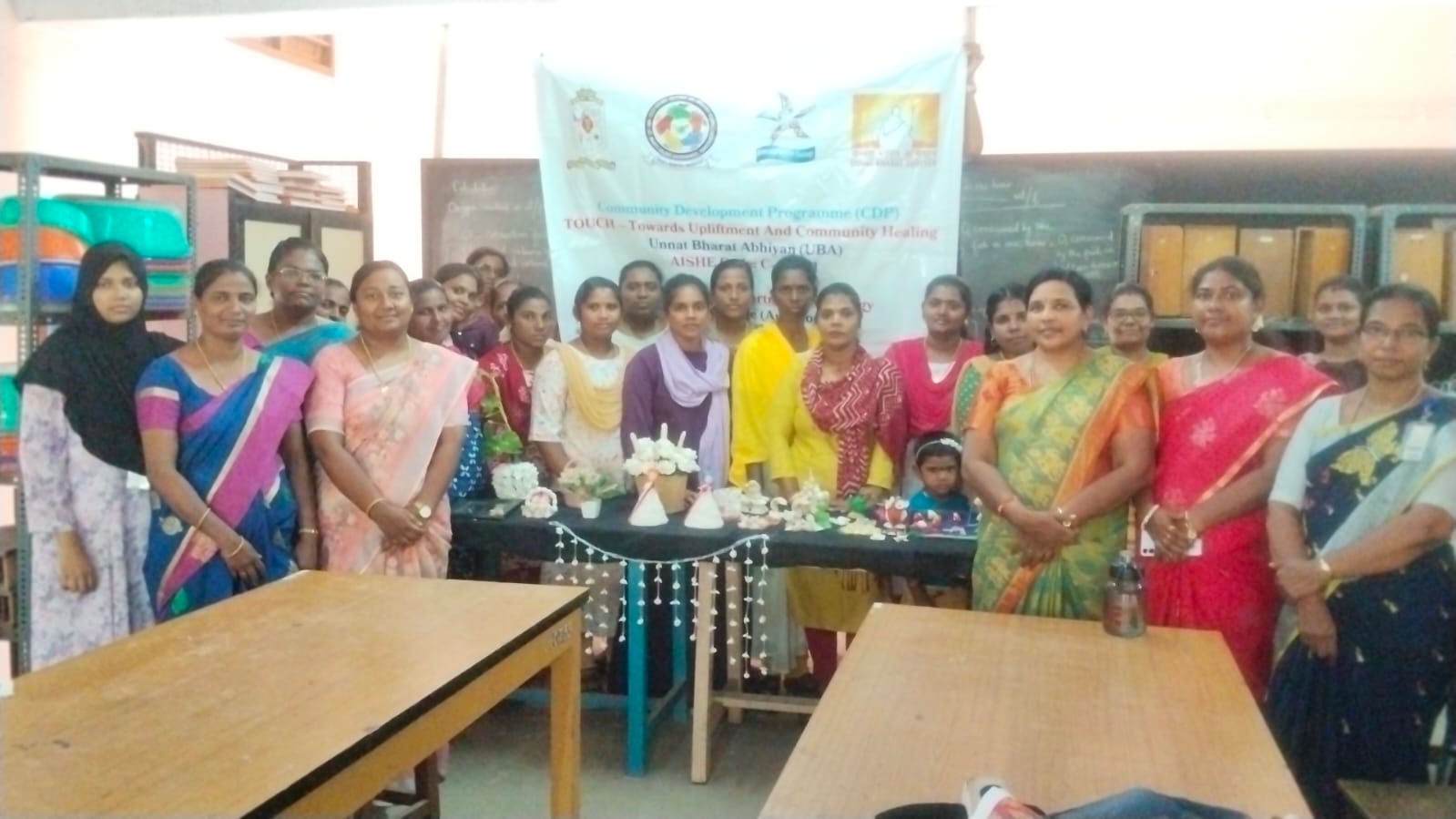 கடற்கரை சமூகங்களுக்கு கடல் சிப்பி கைவினைப் பயிற்சி சுயதொழில் மற்றும் வாழ்வாதார வாய்ப்புகளை மேம்படுத்தும் நோக்கில் தூய மரியன்னை கல்லூரியில் நடைபெற்றது!!